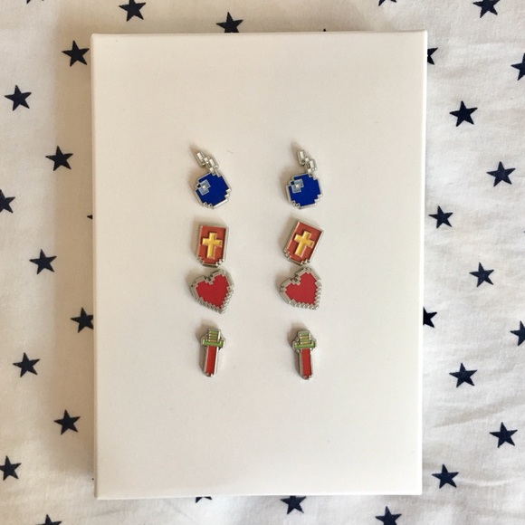 ♦️SOLD♦️ The Legend of Zelda NES Earring Set - Picture 3 of 3